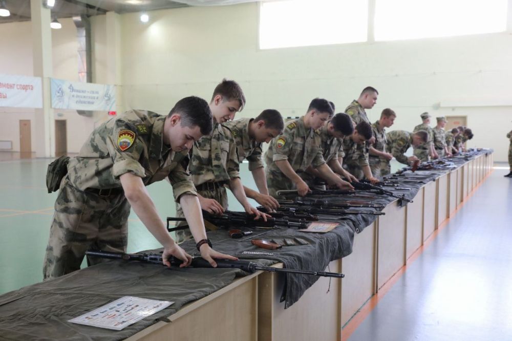 Кадеты Росгвардии осваивают военное дело на полевом сборе в дивизии имени Дзержинского