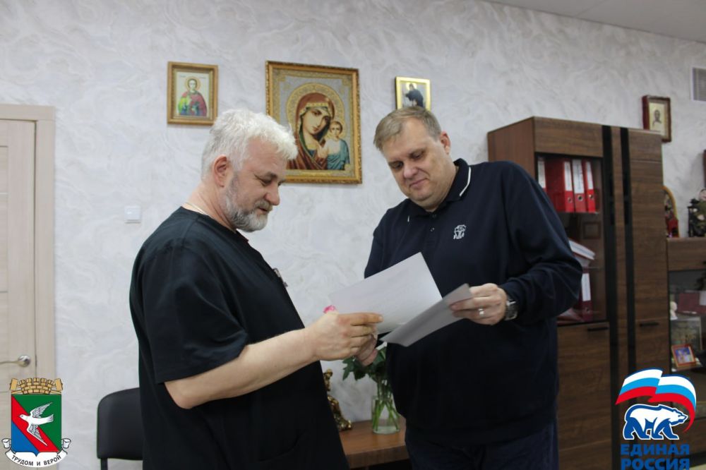 Алексей Ивахненко вручил медикам-добровольцам из Кузбасса Благодарности администрации городского округа Горловка Алексей Ивахненко вручил медикам-добровольцам из Кузбасса Благодарности администрации городского округа Горловка