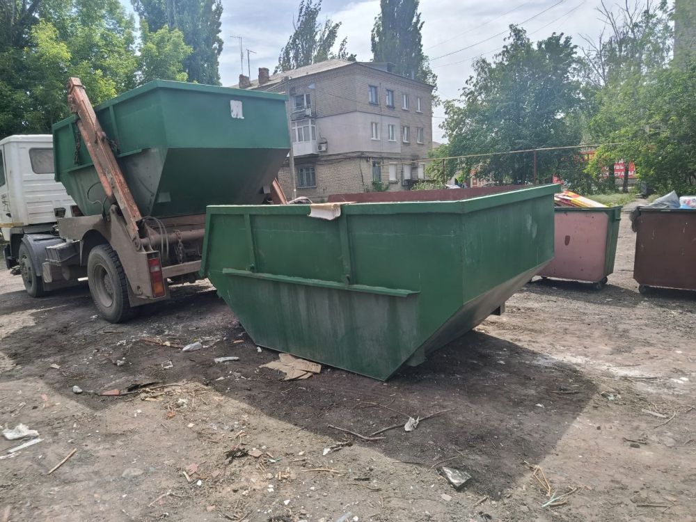 ВНИМАНИЕ!. Уважаемые жители Иловайска! Администрацией совместно с Региональным оператором ГУП ДНР "ДОНСНАБКОМПЛЕКТ" производятся работы по установке контейнеров для сбора и хранения строительного и крупногабаритного мусора... ВНИМАНИЕ!. Уважаемые жители Иловайска! Администрацией совместно с Региональным оператором ГУП ДНР "ДОНСНАБКОМПЛЕКТ" производятся работы по установке контейнеров для сбора и хранения строительного и крупногабаритного мусора...