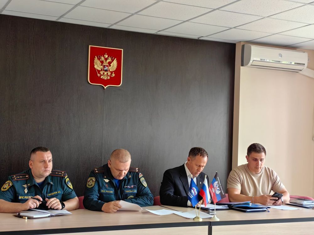 Вчера провел рабочее совещание с вице-губернатором Челябинской области Александром Лазаревым Вчера провел рабочее совещание с вице-губернатором Челябинской области Александром Лазаревым