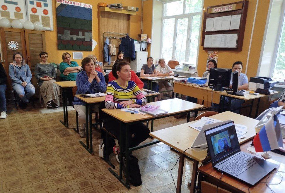 Валентин Левченко: Заместитель руководителя Управы Виталий Суржко совместно с депутатом Донецкого городского совета Татьяной Шаповал провел встречу с трудовым коллективом ГБПОУ «Донецкий колледж пищевых технологий и торговли» Валентин Левченко: Заместитель руководителя Управы Виталий Суржко совместно с депутатом Донецкого городского совета Татьяной Шаповал провел встречу с трудовым коллективом ГБПОУ «Донецкий колледж пищевых технологий и торговли»