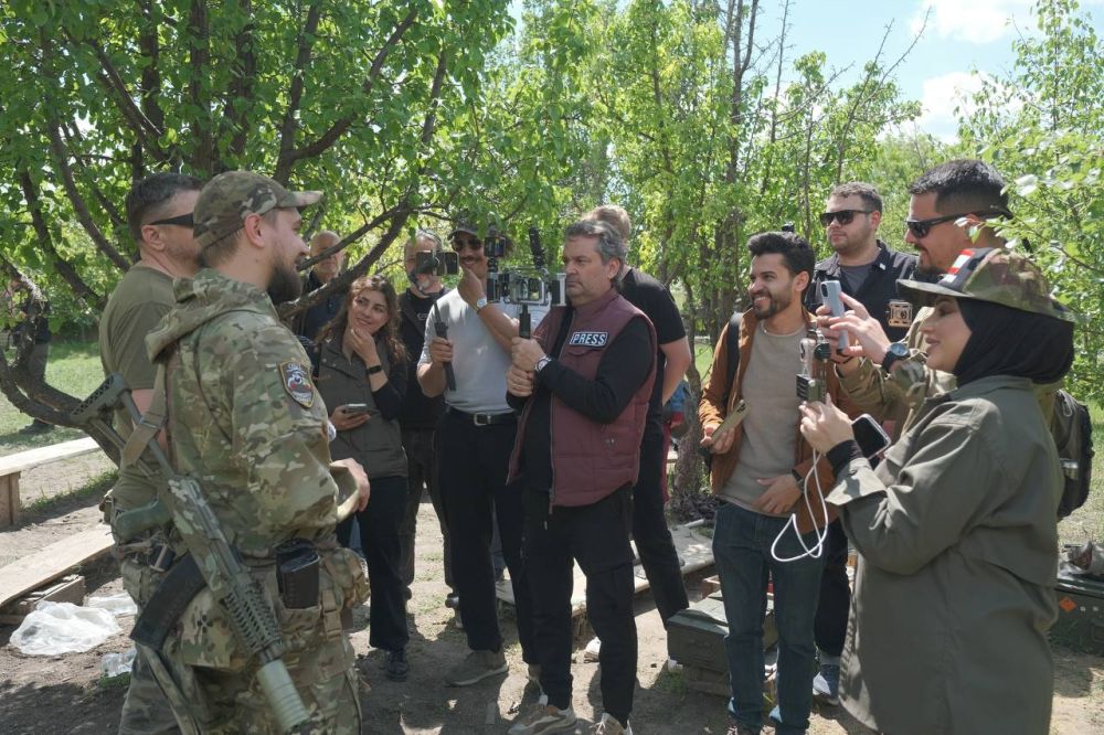 Организовали очередной пресс-тур для иностранных журналистов и блогеров на Донбасс Организовали очередной пресс-тур для иностранных журналистов и блогеров на Донбасс