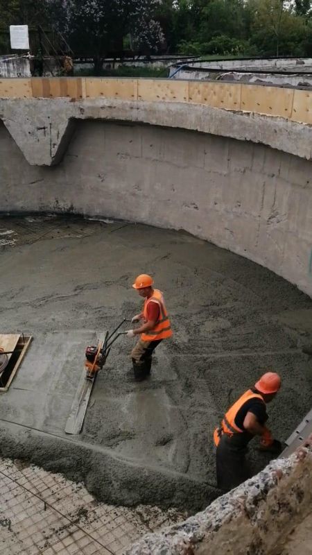 Подрядчики Нижегородской области приступили к бетонированию отстойника первой очереди КОС Харцызска Подрядчики Нижегородской области приступили к бетонированию отстойника первой очереди КОС Харцызска