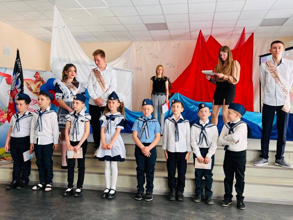 В Свободненской школе прозвенел Последний звонок! В Свободненской школе прозвенел Последний звонок!