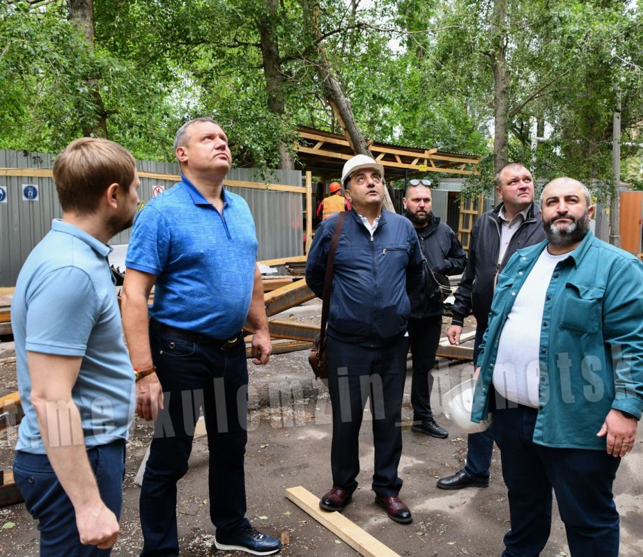 Алексей Кулемзин: В этом году удалось выделить из городского бюджета средства на проведение ремонтных работ на двух домах в Кировском районе Алексей Кулемзин: В этом году удалось выделить из городского бюджета средства на проведение ремонтных работ на двух домах в Кировском районе