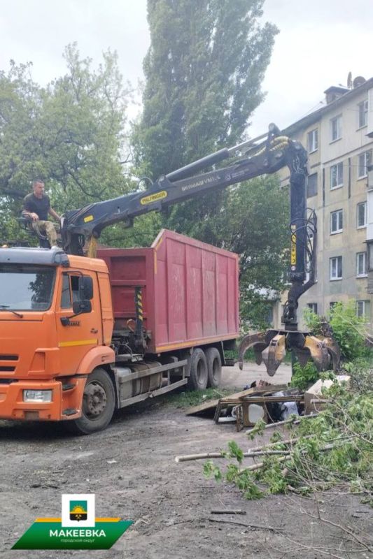 Ликвидация стихийных свалок в Макеевке продолжается Ликвидация стихийных свалок в Макеевке продолжается