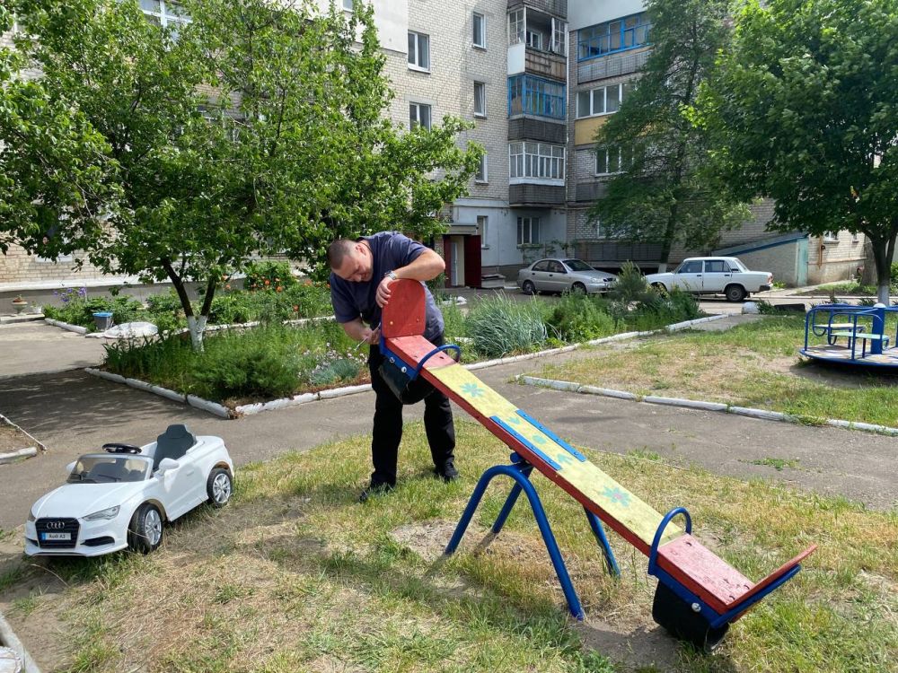 Таймураз Арсоев: В связи с многочисленными обращениями жителей дома № 39 по улице Менделеева к главе муниципального округа Зинченко Константину Александровичу на сходе граждан по вопросу восстановления детской площадки во... Таймураз Арсоев: В связи с многочисленными обращениями жителей дома № 39 по улице Менделеева к главе муниципального округа Зинченко Константину Александровичу на сходе граждан по вопросу восстановления детской площадки во...
