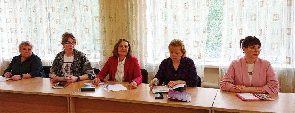 Наталья Бегуненко: Сегодня, 28 мая, руководитель Управы Петровского внутригородского района Администрации городского округа Донецк Бегуненко Наталья Ивановна провела еженедельное аппаратное совещание Наталья Бегуненко: Сегодня, 28 мая, руководитель Управы Петровского внутригородского района Администрации городского округа Донецк Бегуненко Наталья Ивановна провела еженедельное аппаратное совещание
