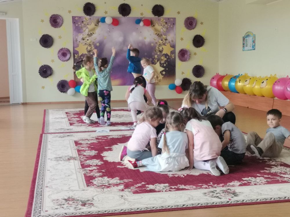 В рамках Недели безопасного лета, при содействии партийного проекта «Крепкая семья», сотрудники отдела опеки и попечительства Администрации Мангушского мунципального округа провели увлекательное игровое занятие с... В рамках Недели безопасного лета, при содействии партийного проекта «Крепкая семья», сотрудники отдела опеки и попечительства Администрации Мангушского мунципального округа провели увлекательное игровое занятие с...