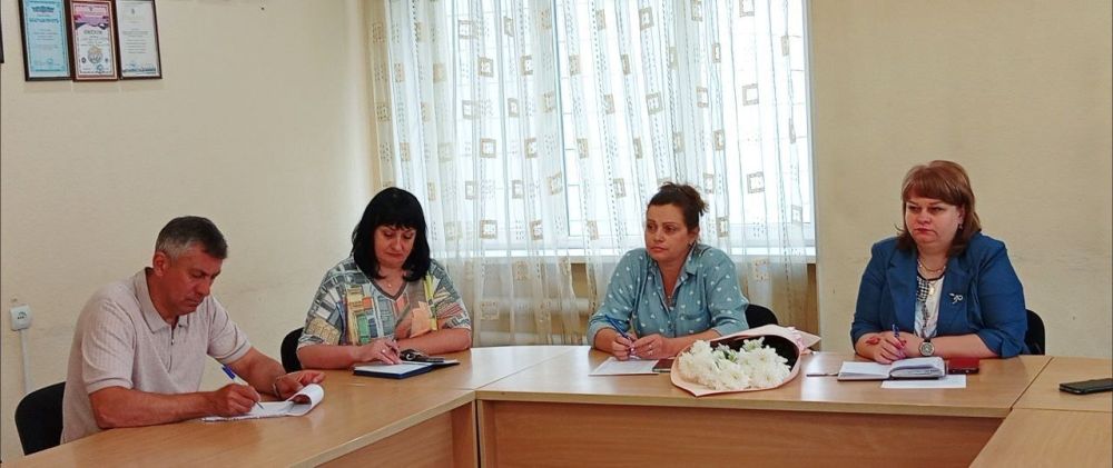 Наталья Бегуненко: Сегодня, 28 мая, руководитель Управы Петровского внутригородского района Администрации городского округа Донецк Бегуненко Наталья Ивановна провела еженедельное аппаратное совещание Наталья Бегуненко: Сегодня, 28 мая, руководитель Управы Петровского внутригородского района Администрации городского округа Донецк Бегуненко Наталья Ивановна провела еженедельное аппаратное совещание