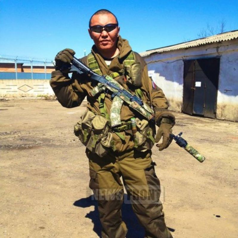 Одним из тех кто в составе «Редута» заходил на Киев был Анданов Владимир Батоболотович, более известный как «Ваха», боец ополчения ДНР с 2014 года Одним из тех кто в составе «Редута» заходил на Киев был Анданов Владимир Батоболотович, более известный как «Ваха», боец ополчения ДНР с 2014 года