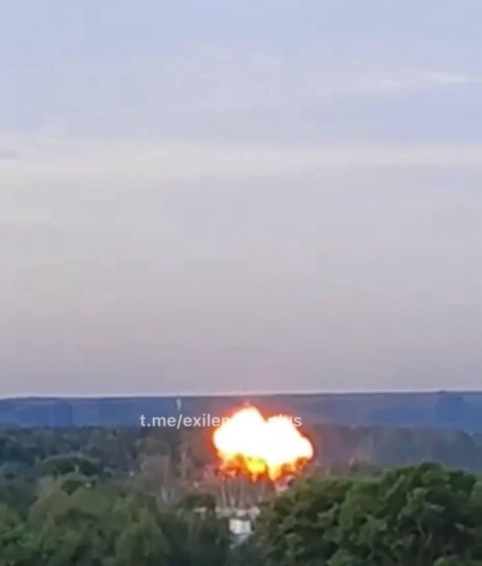 Украинские беспилотники нанесли удар по Московской области, целью был завод "Кронштадт" в городе Дубна, занимающийся производством авиационной техники Украинские беспилотники нанесли удар по Московской области, целью был завод "Кронштадт" в городе Дубна, занимающийся производством авиационной техники