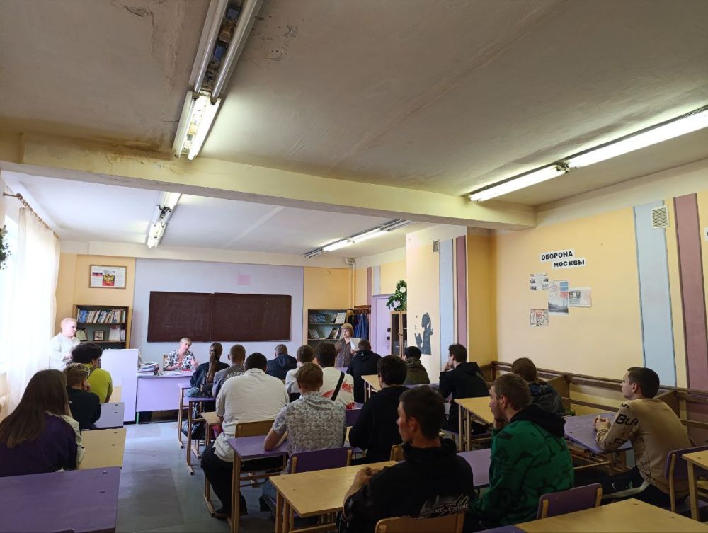 28.05.2025 года специалистами управления труда и социальной защиты населения администрации города Дебальцево была поведена встреча с выпускниками Дебальцевского многопрофильного техникума по вопросу оформления... 28.05.2025 года специалистами управления труда и социальной защиты населения администрации города Дебальцево была поведена встреча с выпускниками Дебальцевского многопрофильного техникума по вопросу оформления...