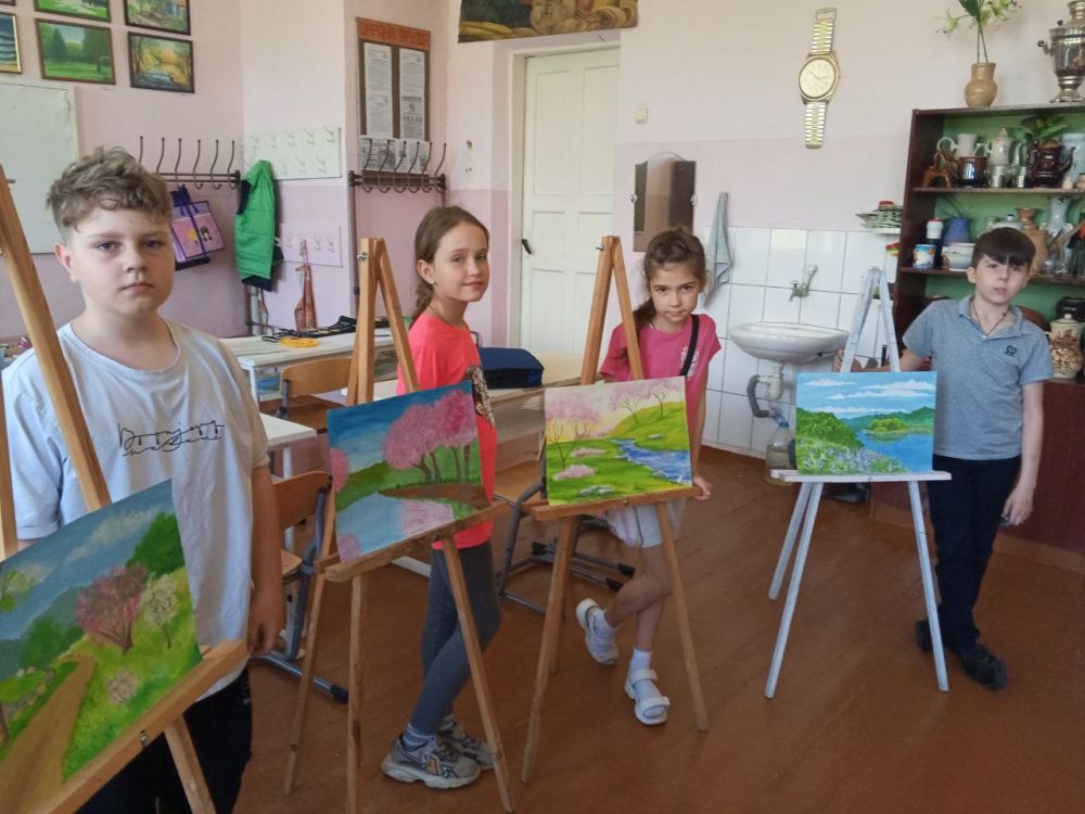 В период летних каникул в МБУДО «ДДЮТ ГОРОДА ЯСИНОВАТАЯ» для детей в возрасте от 6 до 13 лет будет работать площадка досуга «Клуб весёлых путешественников», на которой в течение пяти смен с 02 июня по 17 августа дети смогут... В период летних каникул в МБУДО «ДДЮТ ГОРОДА ЯСИНОВАТАЯ» для детей в возрасте от 6 до 13 лет будет работать площадка досуга «Клуб весёлых путешественников», на которой в течение пяти смен с 02 июня по 17 августа дети смогут...