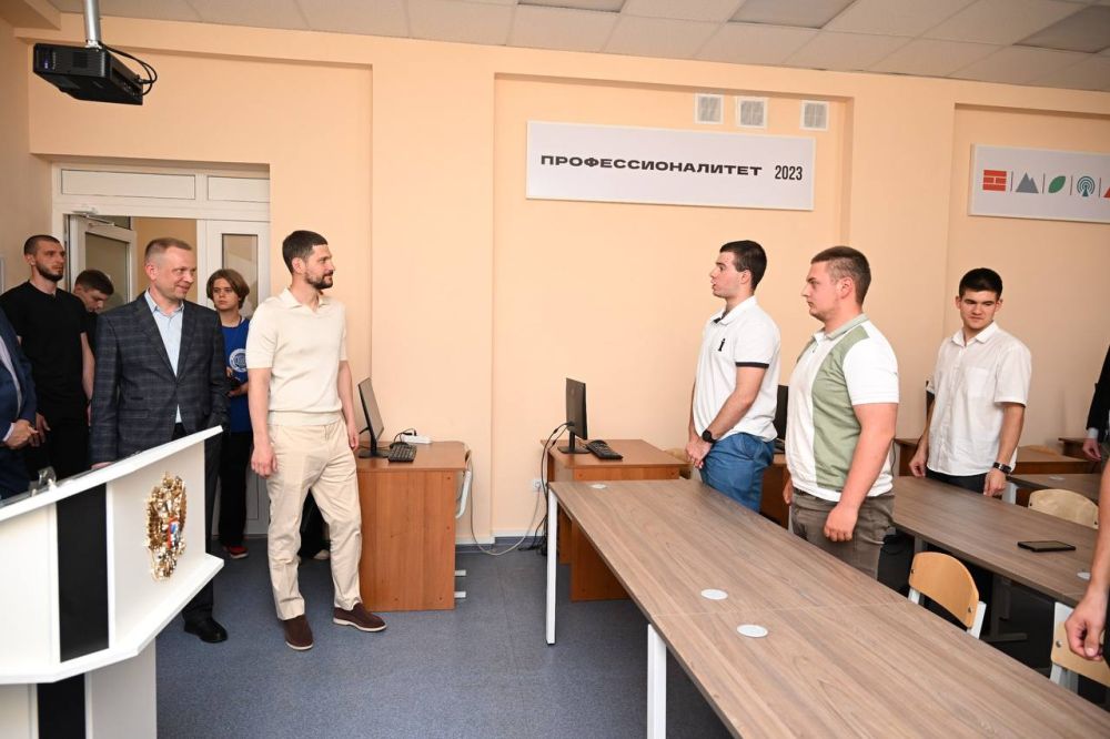 Александр Волошин: #Работа_в_Республике. Второй день работы в Республике посвятил образованию и развитию молодежи – самым главным инвестициям в будущее Побывал в Донецком политехническом колледже – учреждении с почти... Александр Волошин: #Работа_в_Республике. Второй день работы в Республике посвятил образованию и развитию молодежи – самым главным инвестициям в будущее Побывал в Донецком политехническом колледже – учреждении с почти...