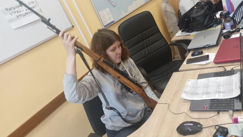 Борис Трима: Смоляне провели телемост «Оружие Великой Победы» для молодежи Мангуша Борис Трима: Смоляне провели телемост «Оружие Великой Победы» для молодежи Мангуша