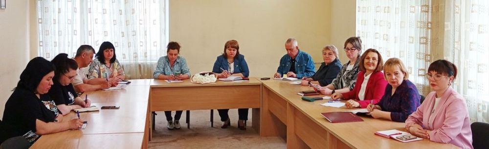 Наталья Бегуненко: Сегодня, 28 мая, руководитель Управы Петровского внутригородского района Администрации городского округа Донецк Бегуненко Наталья Ивановна провела еженедельное аппаратное совещание Наталья Бегуненко: Сегодня, 28 мая, руководитель Управы Петровского внутригородского района Администрации городского округа Донецк Бегуненко Наталья Ивановна провела еженедельное аппаратное совещание