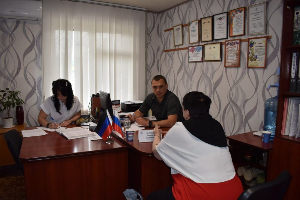 Депутат Народного Совета помогает жителям Кировского Депутат Народного Совета помогает жителям Кировского