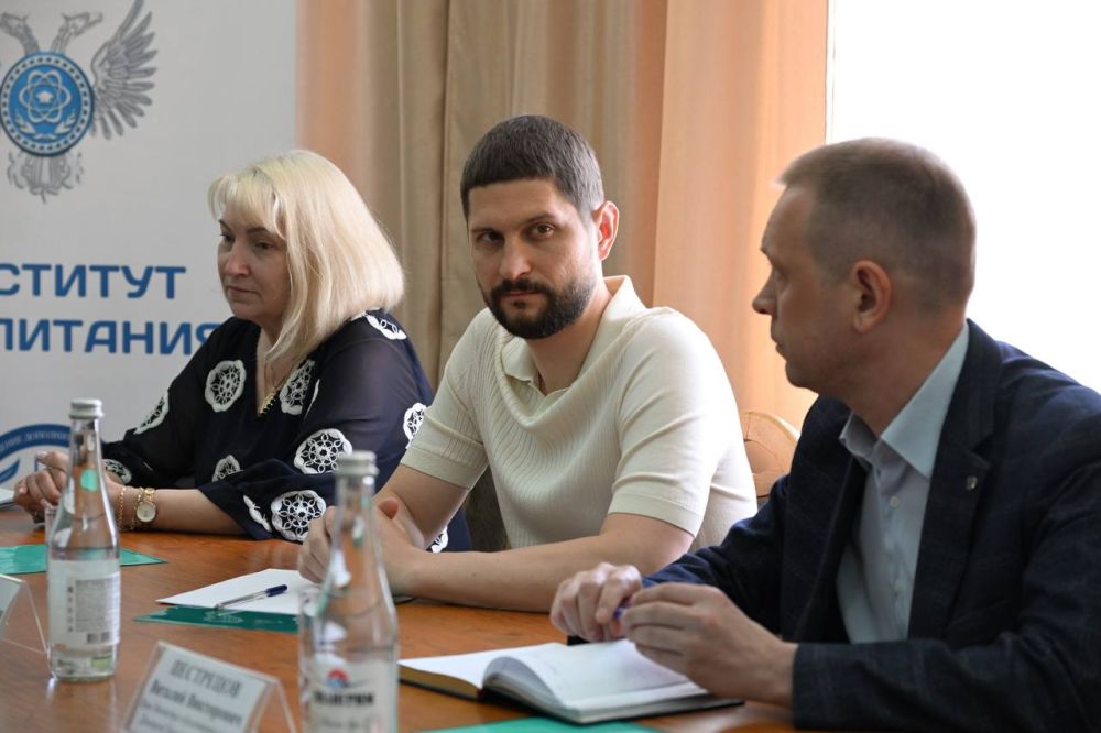 Александр Волошин: #Работа_в_Республике. Второй день работы в Республике посвятил образованию и развитию молодежи – самым главным инвестициям в будущее Побывал в Донецком политехническом колледже – учреждении с почти... Александр Волошин: #Работа_в_Республике. Второй день работы в Республике посвятил образованию и развитию молодежи – самым главным инвестициям в будущее Побывал в Донецком политехническом колледже – учреждении с почти...