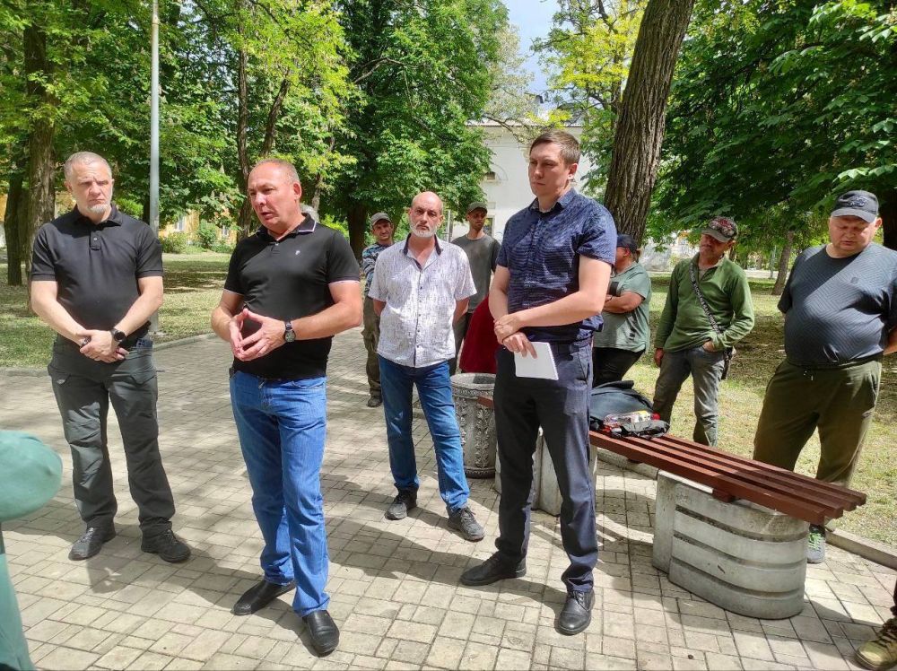 Михаил Меренков: Сегодня, 28 мая, в Буденновском районе прошла встреча с населением на территории микрорайона «Парковый», где жители смогли задать интересующие вопросы и получить ответы от представителей профильных... Михаил Меренков: Сегодня, 28 мая, в Буденновском районе прошла встреча с населением на территории микрорайона «Парковый», где жители смогли задать интересующие вопросы и получить ответы от представителей профильных...