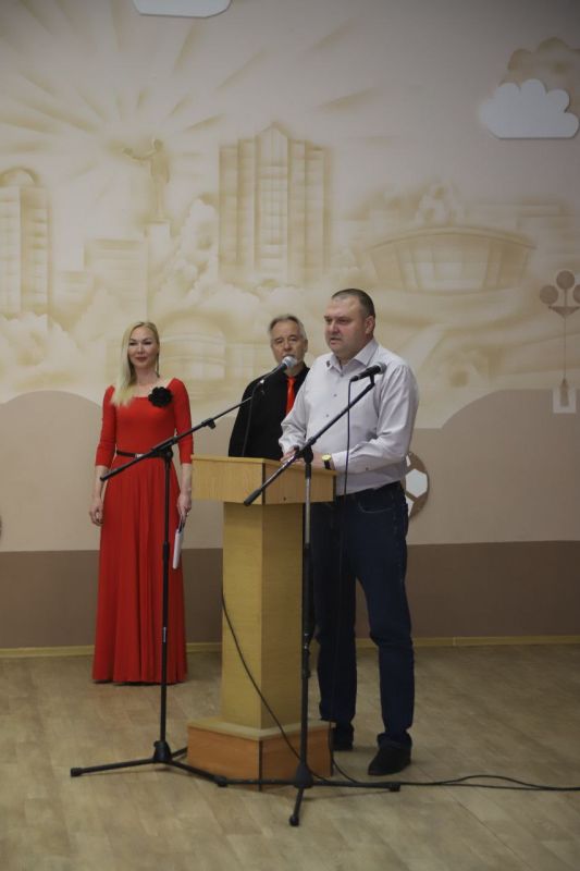 Юрий Будрин: В Кировском районе города Донецка стало доброй традицией в преддверии завершения учебного года встречаться с талантливыми педагогами и учениками образовательных учреждений района Юрий Будрин: В Кировском районе города Донецка стало доброй традицией в преддверии завершения учебного года встречаться с талантливыми педагогами и учениками образовательных учреждений района