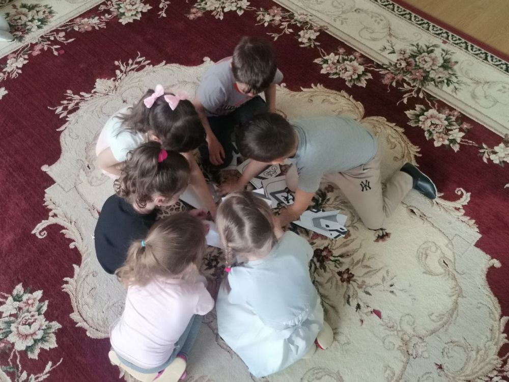 В рамках Недели безопасного лета, при содействии партийного проекта «Крепкая семья», сотрудники отдела опеки и попечительства Администрации Мангушского мунципального округа провели увлекательное игровое занятие с... В рамках Недели безопасного лета, при содействии партийного проекта «Крепкая семья», сотрудники отдела опеки и попечительства Администрации Мангушского мунципального округа провели увлекательное игровое занятие с...