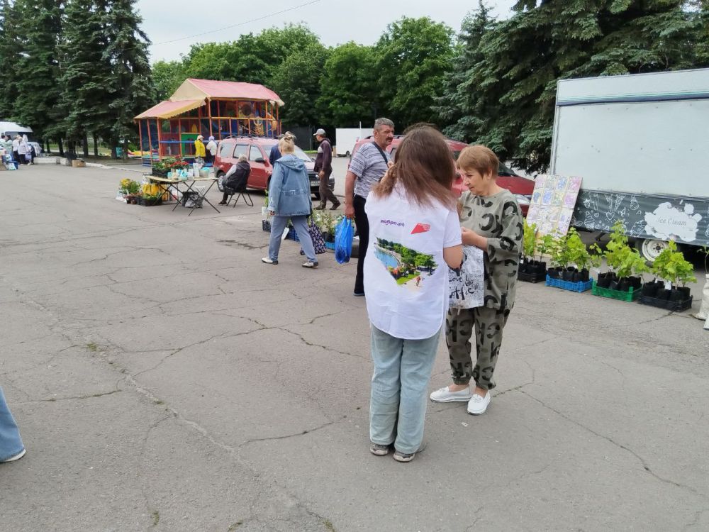 Волонтеры помогают жителям Кировского в голосовании за благоустройство общественных пространств Волонтеры помогают жителям Кировского в голосовании за благоустройство общественных пространств