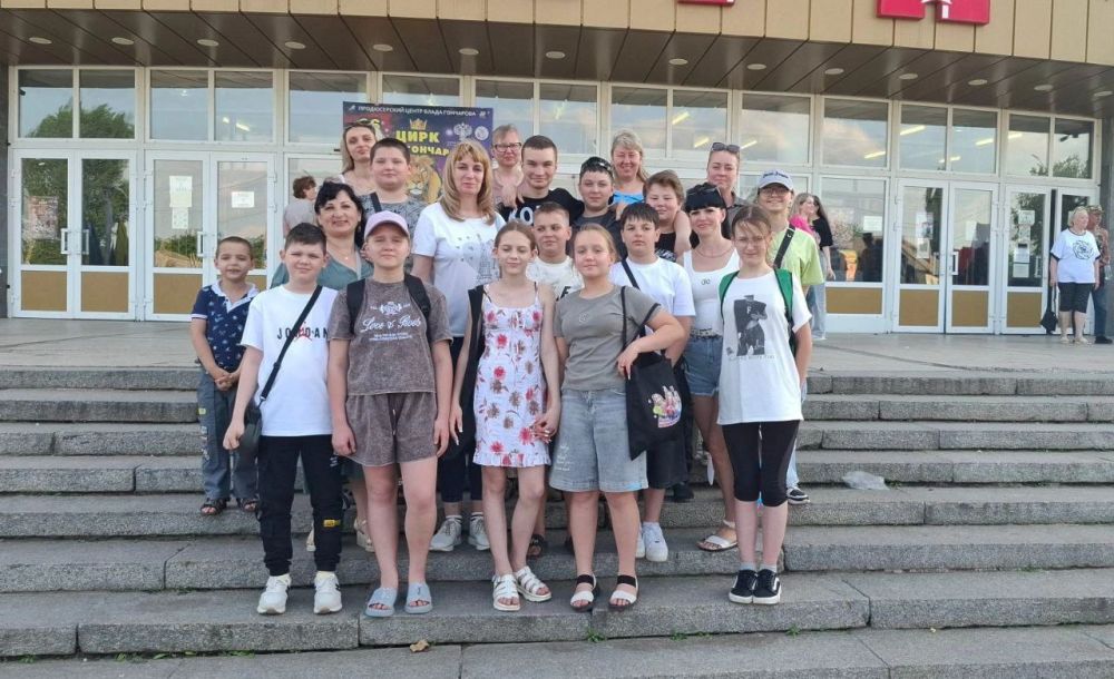 Вот и подошёл к концу очередной учебный год, который пролетел незаметно,наполненный знаниями, радостными событиями и новыми открытиями Вот и подошёл к концу очередной учебный год, который пролетел незаметно,наполненный знаниями, радостными событиями и новыми открытиями