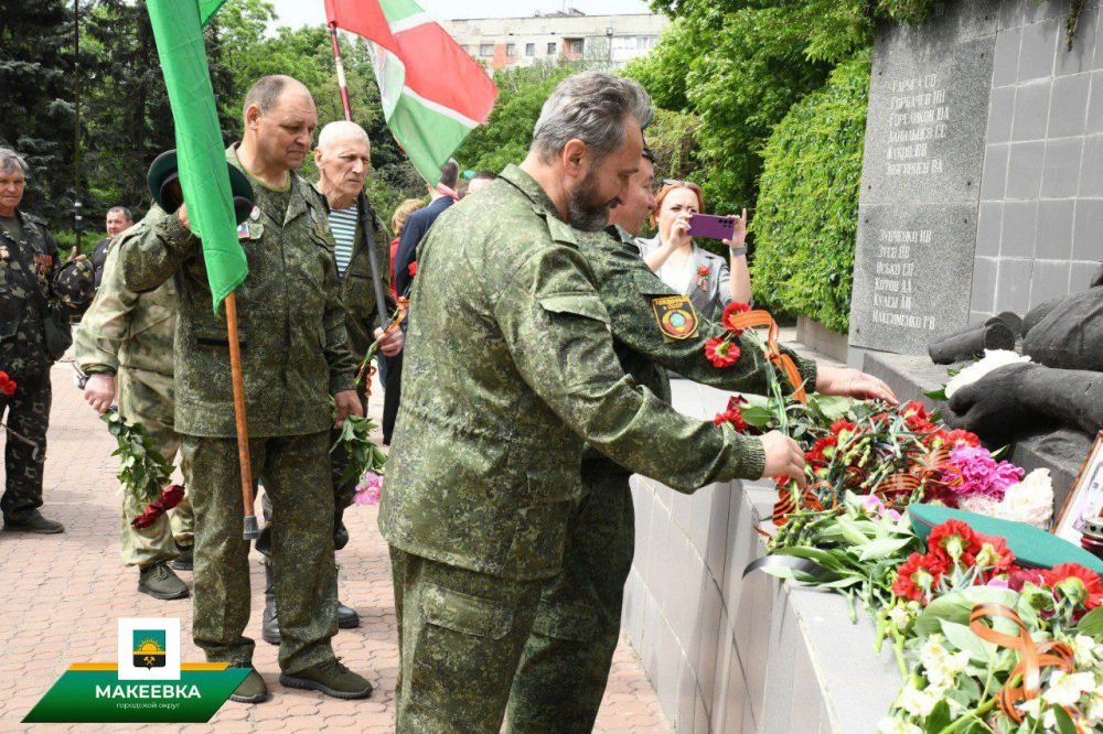 Александр Подгорный: Макеевчане в День пограничника почтили память павших защитников Родины возложением цветов к Памятнику погибшим воинам-интернационалистам Александр Подгорный: Макеевчане в День пограничника почтили память павших защитников Родины возложением цветов к Памятнику погибшим воинам-интернационалистам