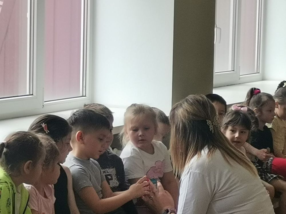 В рамках Недели безопасного лета, при содействии партийного проекта «Крепкая семья», сотрудники отдела опеки и попечительства Администрации Мангушского мунципального округа провели увлекательное игровое занятие с... В рамках Недели безопасного лета, при содействии партийного проекта «Крепкая семья», сотрудники отдела опеки и попечительства Администрации Мангушского мунципального округа провели увлекательное игровое занятие с...