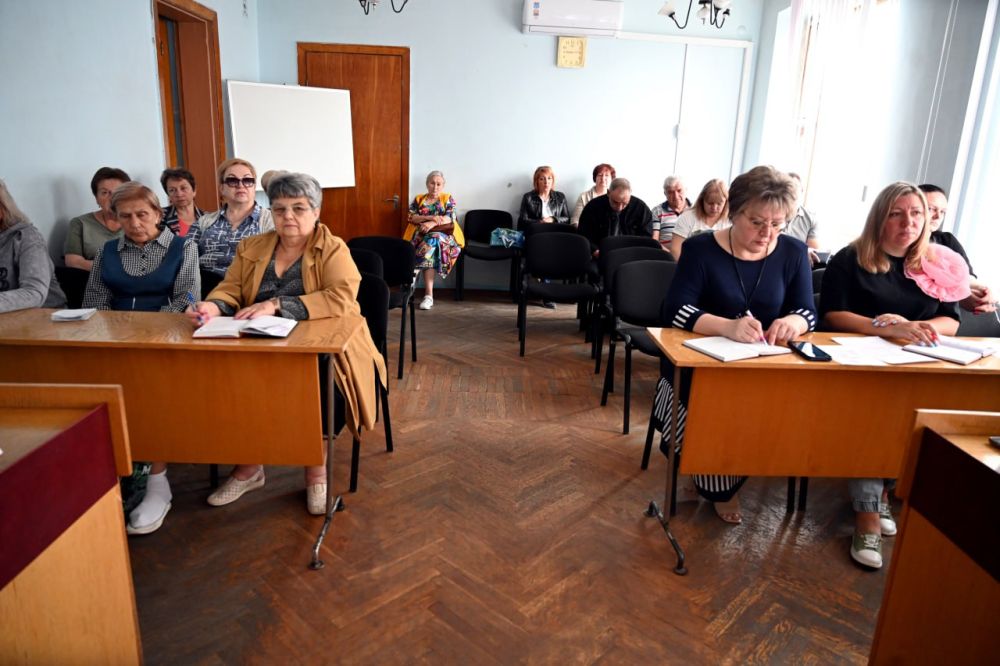 Руководитель Управы Куйбышевского внутригородского района Администрации городского округа Донецк Иван Адамец провел аппаратное совещание Руководитель Управы Куйбышевского внутригородского района Администрации городского округа Донецк Иван Адамец провел аппаратное совещание