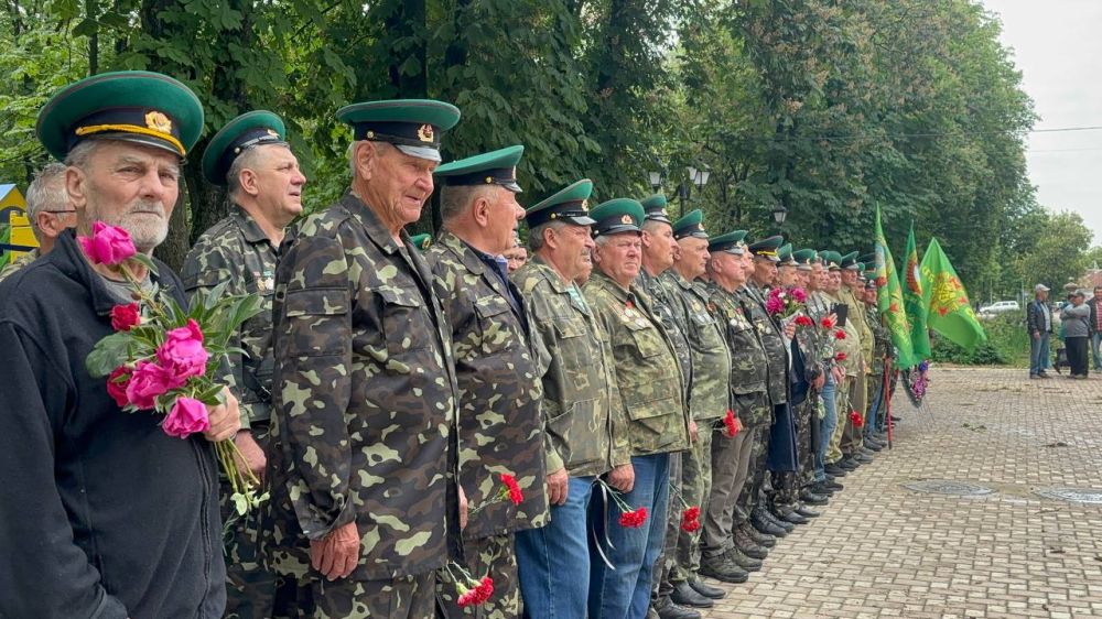 Константин Зинченко: День пограничника — это важный праздник, который посвящен всем тем, кто служит или служил на границе страны, защищая её территорию и обеспечивая безопасность Константин Зинченко: День пограничника — это важный праздник, который посвящен всем тем, кто служит или служил на границе страны, защищая её территорию и обеспечивая безопасность