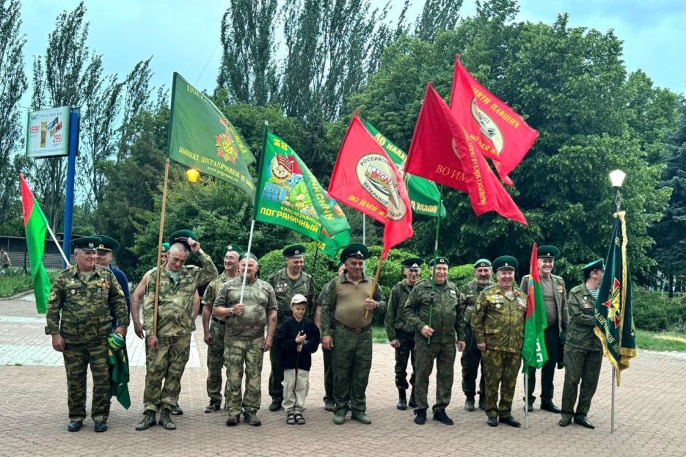 Председатель #Комитет_по_поддержке_участников_СВО, Председатель Донецкой республиканской региональной организации «Российский Союз ветеранов Афганистана и специальных военных операций» Дмитрий Огилец вручил Благодарности... Председатель #Комитет_по_поддержке_участников_СВО, Председатель Донецкой республиканской региональной организации «Российский Союз ветеранов Афганистана и специальных военных операций» Дмитрий Огилец вручил Благодарности...