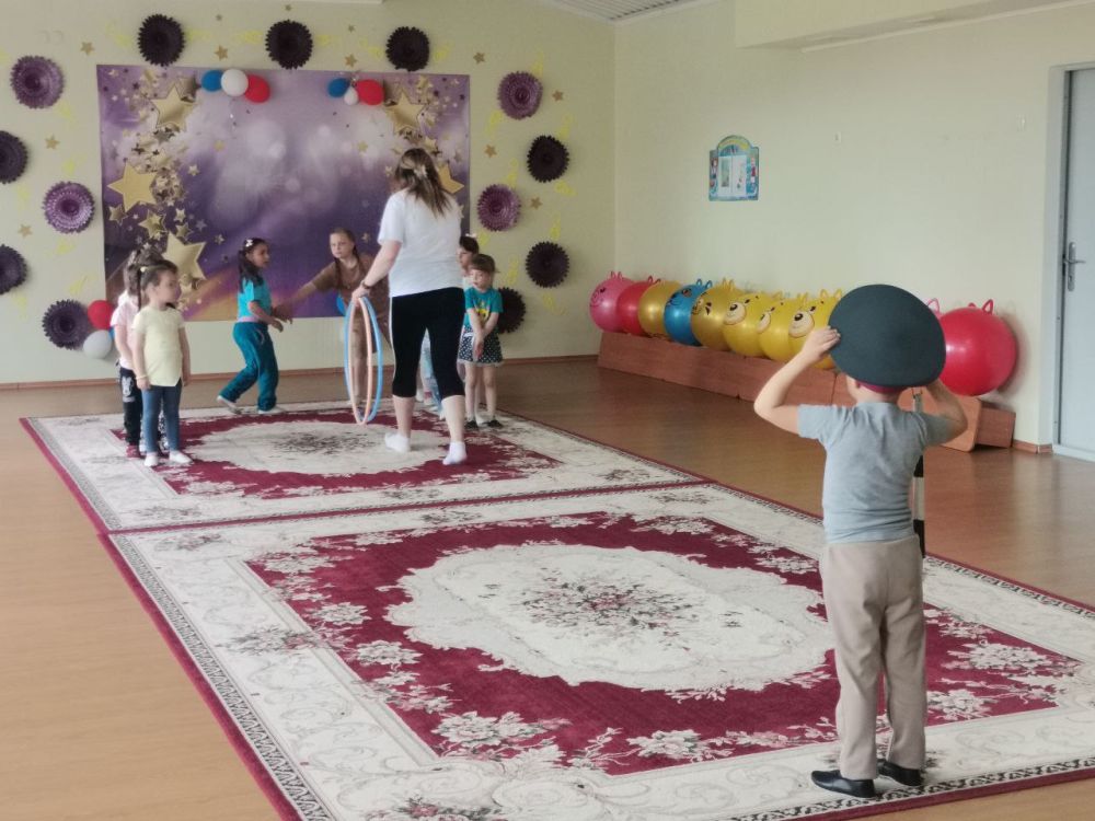 В рамках Недели безопасного лета, при содействии партийного проекта «Крепкая семья», сотрудники отдела опеки и попечительства Администрации Мангушского мунципального округа провели увлекательное игровое занятие с... В рамках Недели безопасного лета, при содействии партийного проекта «Крепкая семья», сотрудники отдела опеки и попечительства Администрации Мангушского мунципального округа провели увлекательное игровое занятие с...