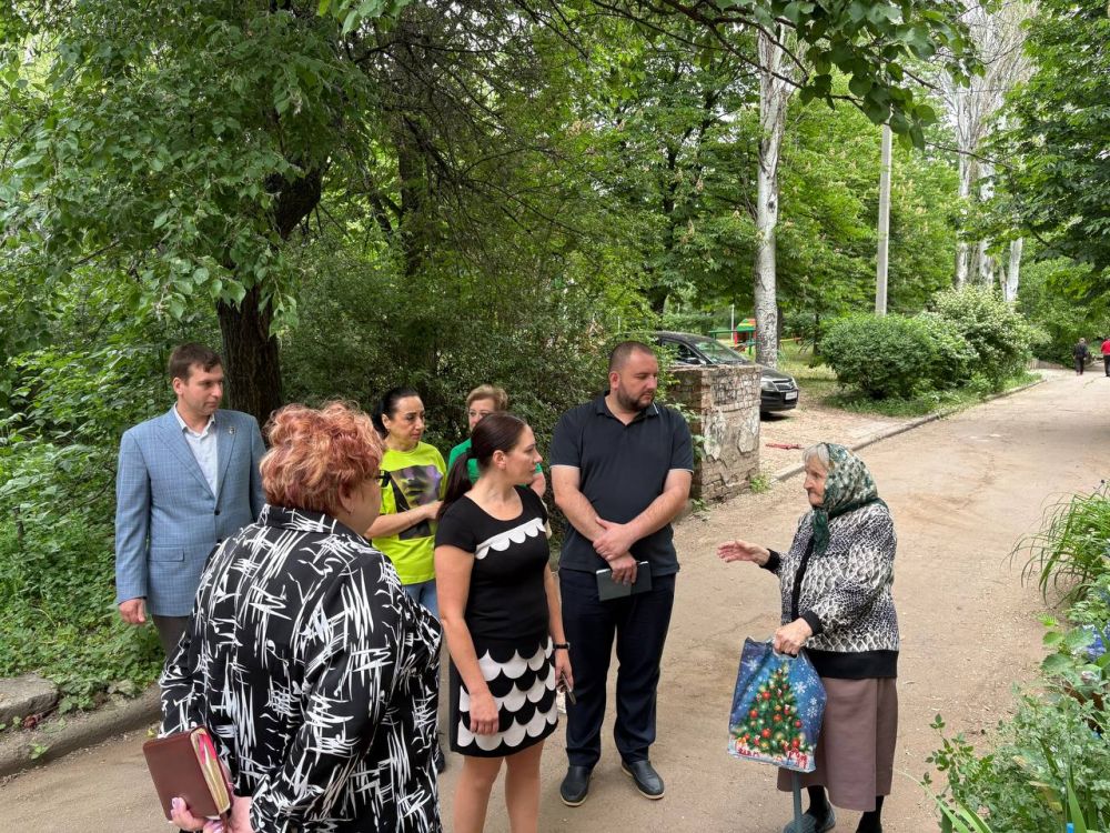 Продолжаются встречи с жителями Ленинского района города Донецка Продолжаются встречи с жителями Ленинского района города Донецка