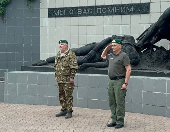 Председатель #Комитет_по_поддержке_участников_СВО, Председатель Донецкой республиканской региональной организации «Российский Союз ветеранов Афганистана и специальных военных операций» Дмитрий Огилец вручил Благодарности... Председатель #Комитет_по_поддержке_участников_СВО, Председатель Донецкой республиканской региональной организации «Российский Союз ветеранов Афганистана и специальных военных операций» Дмитрий Огилец вручил Благодарности...