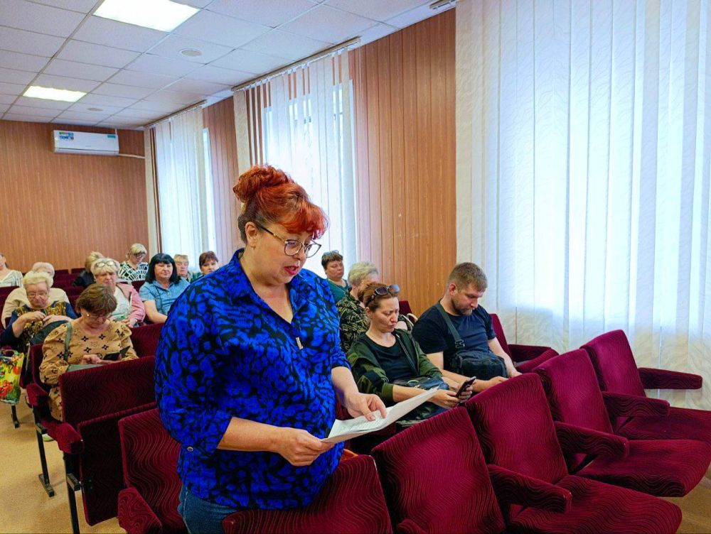 Сегодня руководитель Управы Буденновского внутригородского района Михаил Меренков провел аппаратное совещание Сегодня руководитель Управы Буденновского внутригородского района Михаил Меренков провел аппаратное совещание
