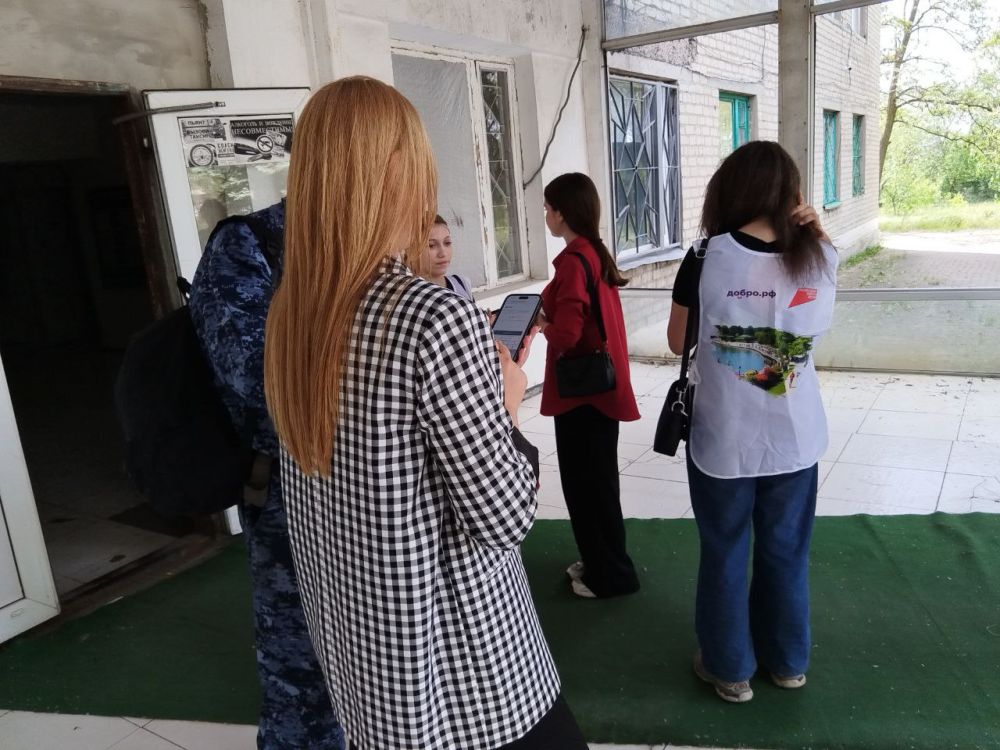 Волонтеры помогают жителям Кировского в голосовании за благоустройство общественных пространств Волонтеры помогают жителям Кировского в голосовании за благоустройство общественных пространств