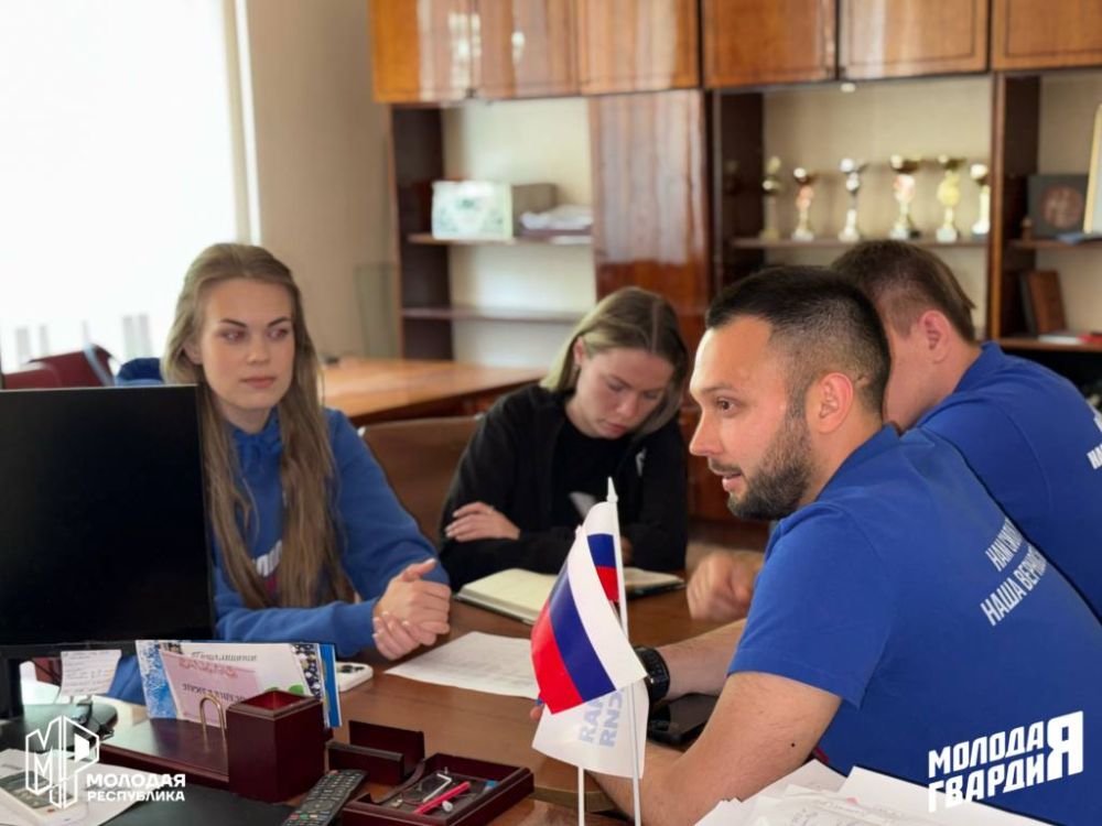 Формируем будущее. Руководитель МР и МГЕР ДНР Сергей Добровольский провёл встречу с начальником Старобешевского территориального отдела Артёмом Ляшовым Формируем будущее. Руководитель МР и МГЕР ДНР Сергей Добровольский провёл встречу с начальником Старобешевского территориального отдела Артёмом Ляшовым