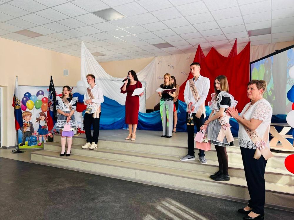 В Свободненской школе прозвенел Последний звонок! В Свободненской школе прозвенел Последний звонок!
