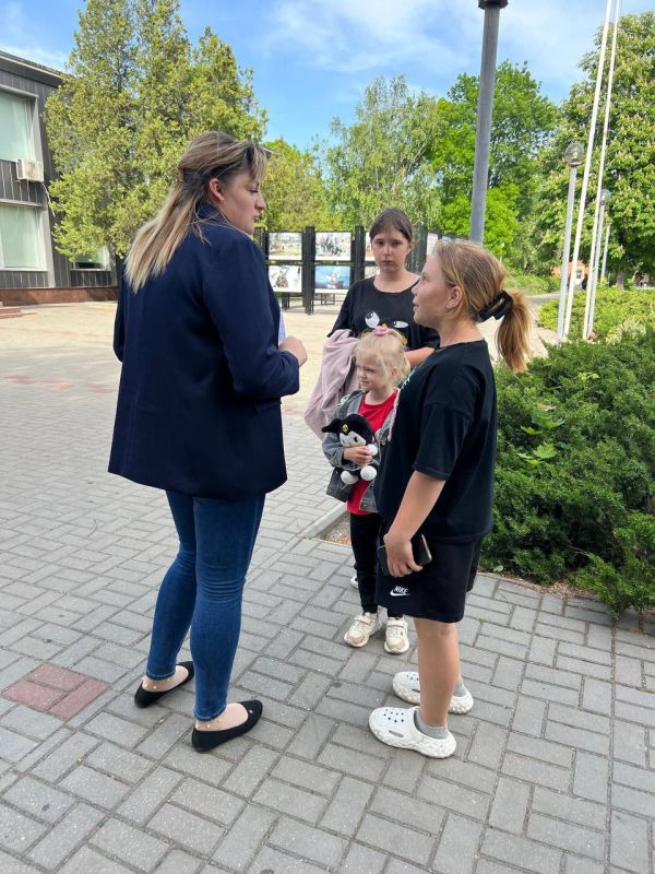 В рамках Недели безопасного лета, с целью профилактической работы по обеспечению безопасности детей в летний период, при содействии партийного проекта «Крепкая семья», начальник отдела опеки и попечительства провела акцию... В рамках Недели безопасного лета, с целью профилактической работы по обеспечению безопасности детей в летний период, при содействии партийного проекта «Крепкая семья», начальник отдела опеки и попечительства провела акцию...