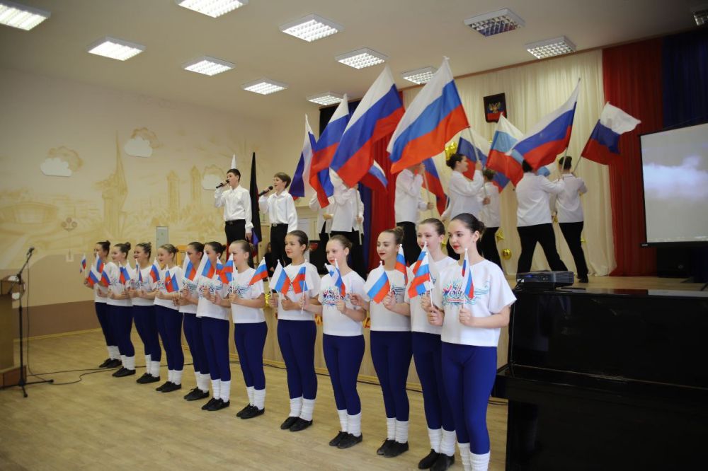 Юрий Будрин: В Кировском районе города Донецка стало доброй традицией в преддверии завершения учебного года встречаться с талантливыми педагогами и учениками образовательных учреждений района Юрий Будрин: В Кировском районе города Донецка стало доброй традицией в преддверии завершения учебного года встречаться с талантливыми педагогами и учениками образовательных учреждений района