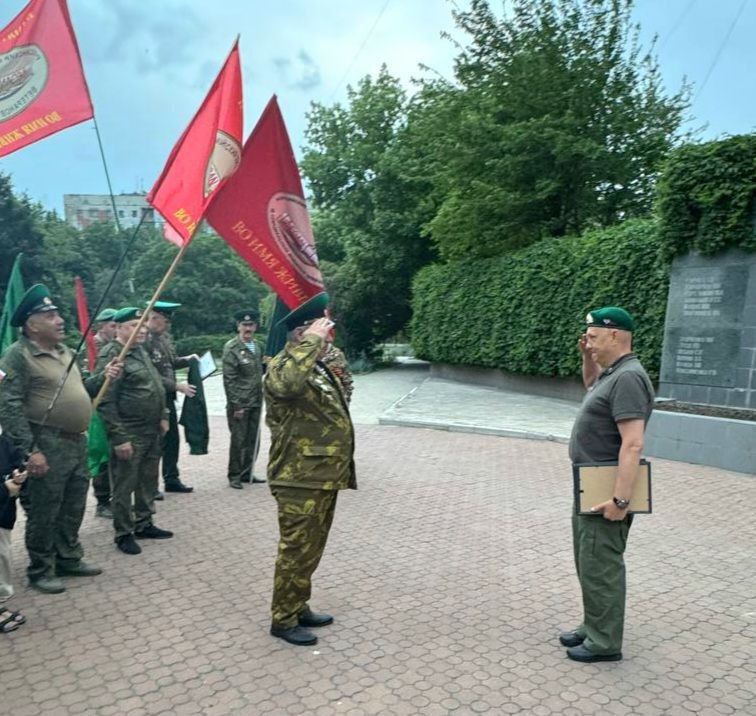 Председатель #Комитет_по_поддержке_участников_СВО, Председатель Донецкой республиканской региональной организации «Российский Союз ветеранов Афганистана и специальных военных операций» Дмитрий Огилец вручил Благодарности... Председатель #Комитет_по_поддержке_участников_СВО, Председатель Донецкой республиканской региональной организации «Российский Союз ветеранов Афганистана и специальных военных операций» Дмитрий Огилец вручил Благодарности...