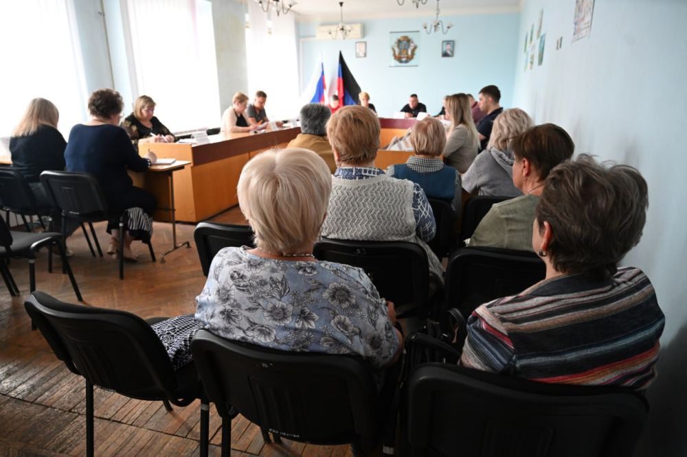 Руководитель Управы Куйбышевского внутригородского района Администрации городского округа Донецк Иван Адамец провел аппаратное совещание Руководитель Управы Куйбышевского внутригородского района Администрации городского округа Донецк Иван Адамец провел аппаратное совещание