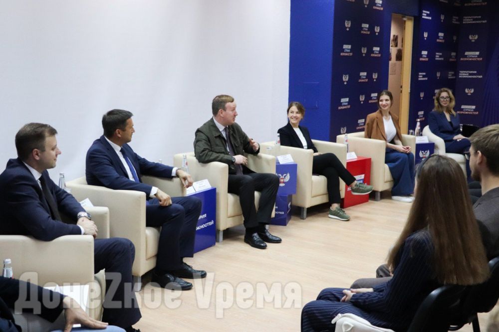 Учиться у лучших: молодые дипломаты из ДНР хотят быть похожими на Путина и Лаврова