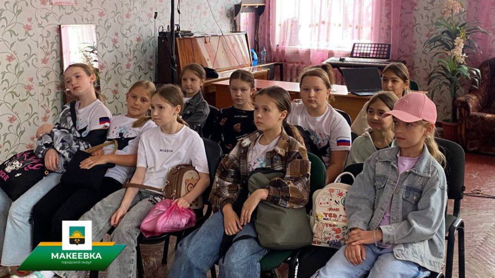 Во Дворце культуры им. Воровского прошла беседа для детей «Пусть всегда будет мир» Во Дворце культуры им. Воровского прошла беседа для детей «Пусть всегда будет мир»