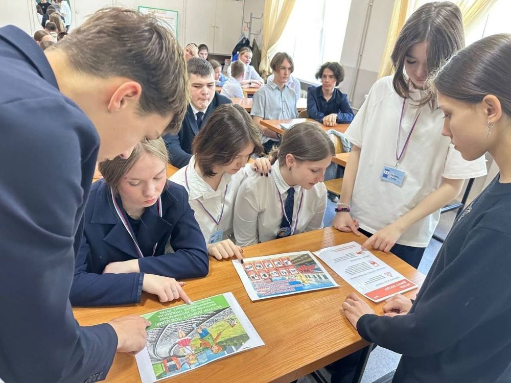 #уступи_дорогу_поездам. В рамках месячника "Уступи дорогу поездам" руководители и специалисты по охране труда станции Дебальцево-Сортировочная Донецкого филиала ФГУП "ЖДН" провели лекции и беседы с учащимися образовательных... #уступи_дорогу_поездам. В рамках месячника "Уступи дорогу поездам" руководители и специалисты по охране труда станции Дебальцево-Сортировочная Донецкого филиала ФГУП "ЖДН" провели лекции и беседы с учащимися образовательных...