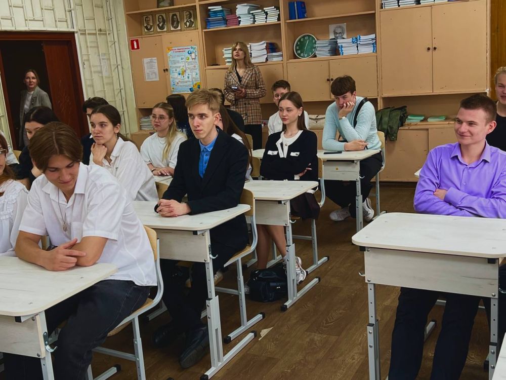 Управа Ворошиловского внутригородского района организовала лекцию для учеников 11-х классов ГБОУ «Школа №9 городского округа Донецк» Донецкой Народной Республики на тему «Государственная и муниципальная служба: Твой вклад в... Управа Ворошиловского внутригородского района организовала лекцию для учеников 11-х классов ГБОУ «Школа №9 городского округа Донецк» Донецкой Народной Республики на тему «Государственная и муниципальная служба: Твой вклад в...