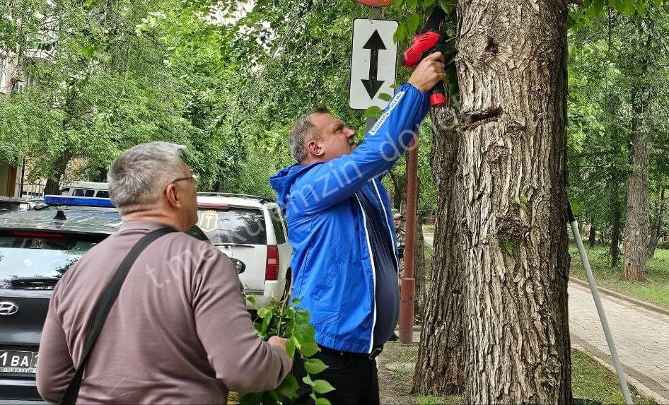 Алексей Кулемзин: В рамках реализации партийного проекта «Городская среда» Всероссийской политической партии «Единая Россия» принял участие в акции «Чистый четверг» Алексей Кулемзин: В рамках реализации партийного проекта «Городская среда» Всероссийской политической партии «Единая Россия» принял участие в акции «Чистый четверг»
