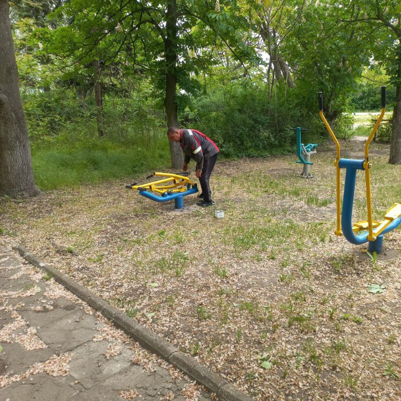 В Мангушском муниципальном округе продолжаются работы по благоустройству детских площадок В Мангушском муниципальном округе продолжаются работы по благоустройству детских площадок
